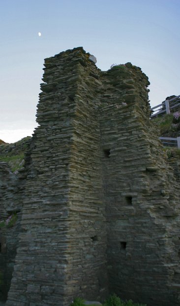 Tintagel Castle Courtyard 2006-06-05@1242-36